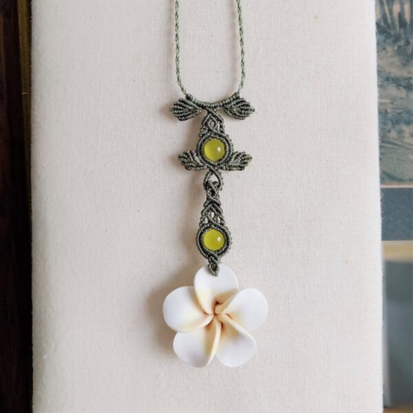 janaki necklace macrame flower pendant