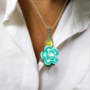 sibylla-necklace-macrame-flower-pendant