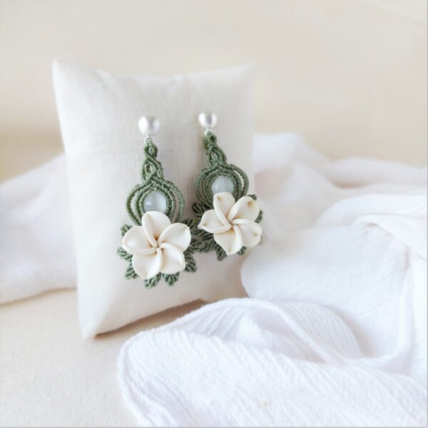 tanisha earrings white flowers