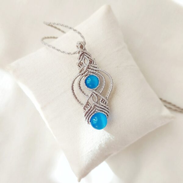 hinted blue and light grey macrame necklace